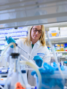 Stefani Spranger pipetting in the lab